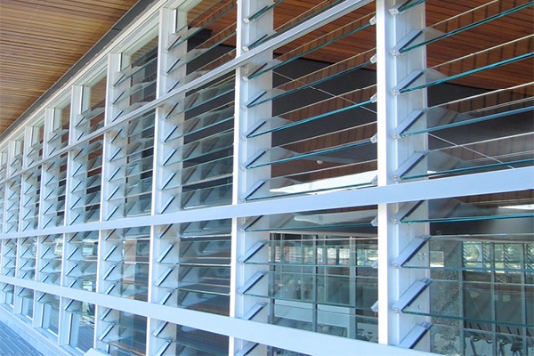 cửa chớp lật kính