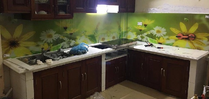kính hoa văn ốp bếp hình hoa