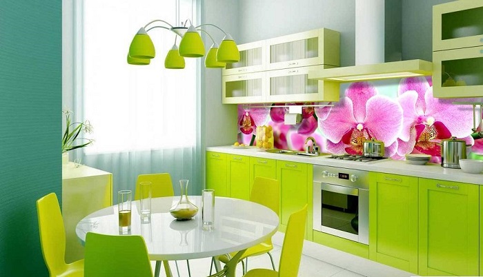 kính hoa văn ốp bếp