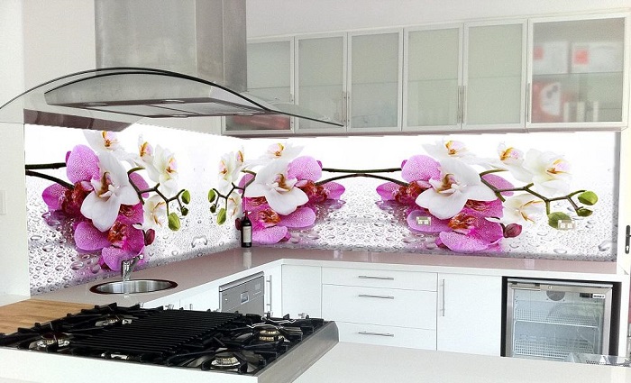 kính hoa văn ốp bếp