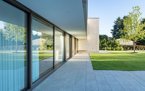 Mẫu cửa đi phòng khách dạng lùa