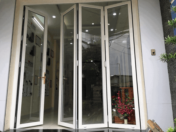 Mẫu cửa nhôm xingfa phòng khách mở gấp