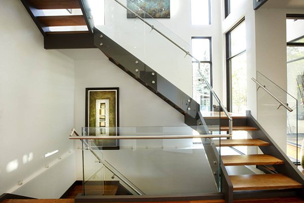 Mẫu cầu thang kính cường lực đẹp