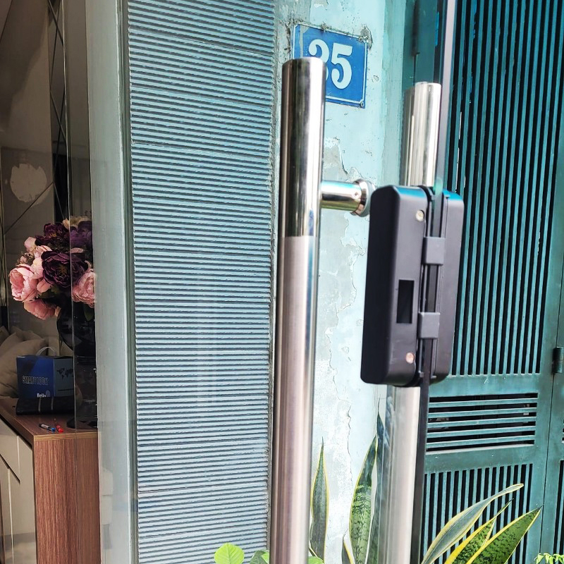 khóa vân tay cửa kính