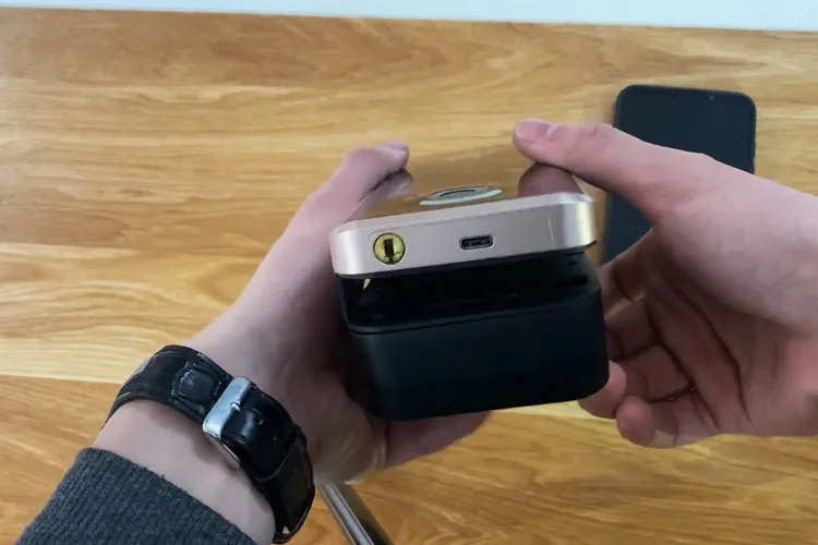 khóa vân tay cửa kính faceid